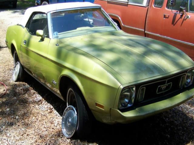 Ford mustang base convertible 2-door