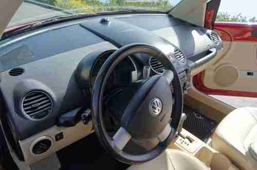 2010 Volkswagen New Beetle Convertible, image 10