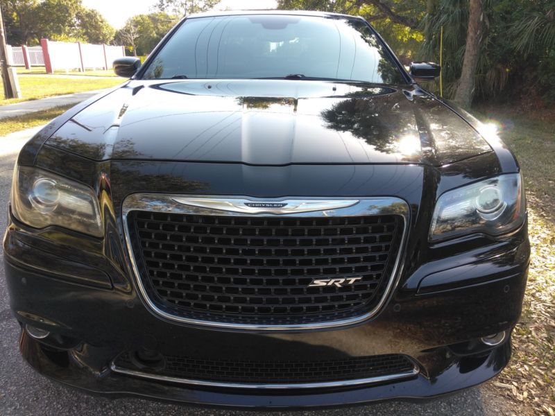 2013 chrysler 300 series srt-8