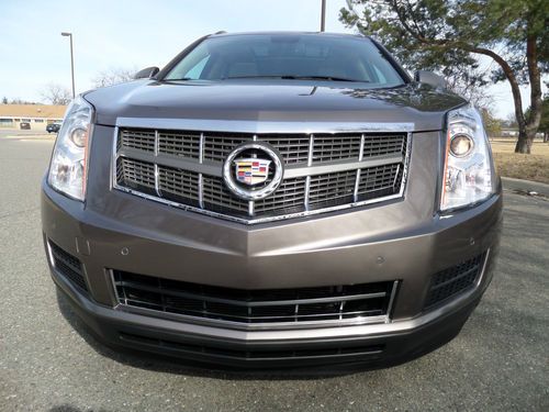 2011 cadillac srx sport luxury/ rear camera/ low miles/ panoroof/ no reserve