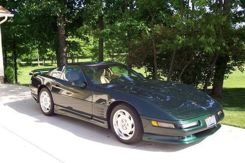 1992 chevrolet corvette base hatchback 2-door 5.7l