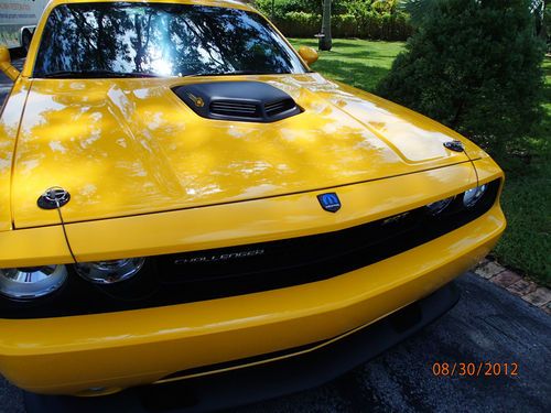 2012 dodge challenger srt8 yellow jacket - with two hoods!!