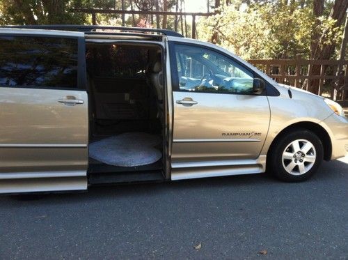 2004 toyota sienna le rampvan