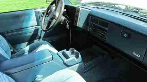 1993 Chevrolet S10 Blazer Tahoe Sport Utility 4-Door 4.3L, image 3