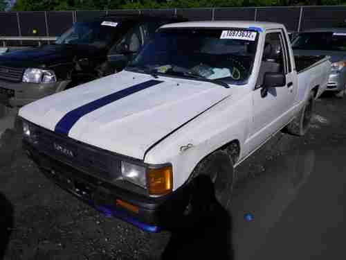 1987 TOYOTA STANDARD CAB PICK UP, image 3