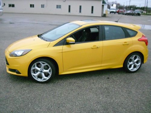 2013 ford focus st tangerine 3,400 mi. recaro seats, myford touch, sunroof. $31k