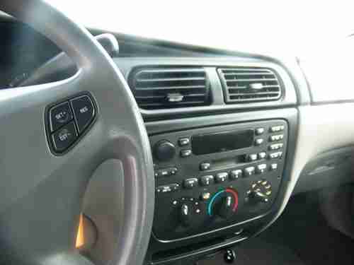 2002 Ford Taurus Sedan, image 2