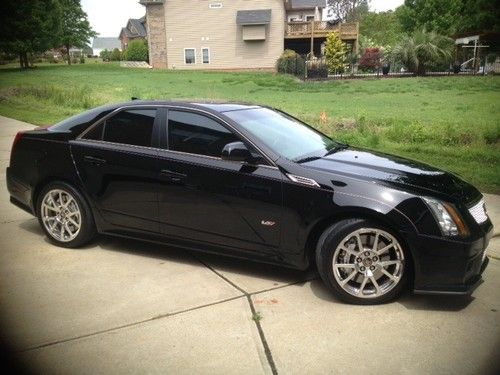 2010 cadillac: cts-v supercharged 6.2l still under warranty. excellent condition