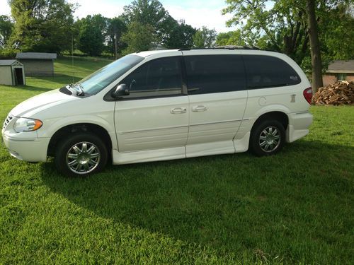 2007 chrysler town &amp; country  van handicap accessable