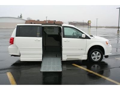 2012 dodge grand caravan handicap accessible wheelchair van side entry automatic