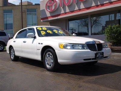 Clean carfax, luxury lincoln cruiser, extra clean interior &amp; exterior