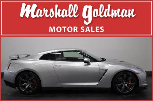 2009 nissan gtr premium silver/grey only 20,000 miles