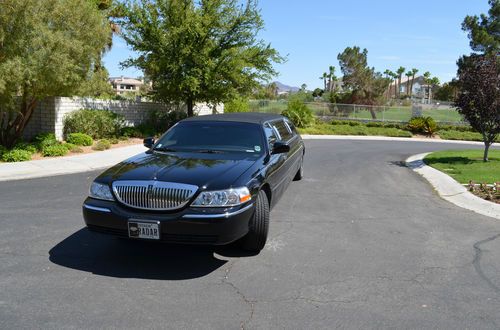 2004 lincoln town car executive limousine 4-door 4.6l