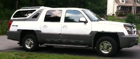 2002 chevrolet avalanche 2500 with custom cap