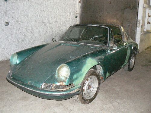 1970 Porsche 911E targa roller for restoration Irish Green with tan interior, image 10