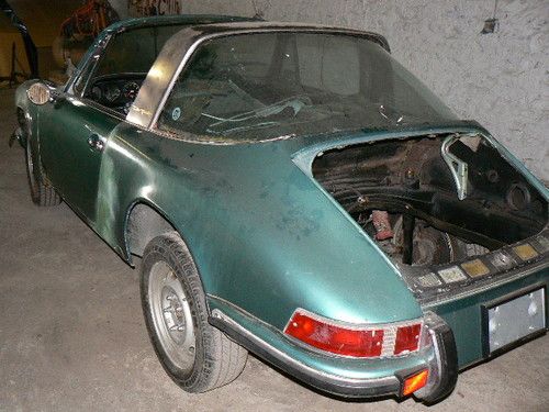 1970 Porsche 911E targa roller for restoration Irish Green with tan interior, image 18