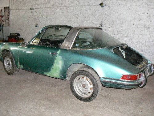 1970 Porsche 911E targa roller for restoration Irish Green with tan interior, image 21