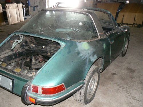 1970 Porsche 911E targa roller for restoration Irish Green with tan interior, image 22