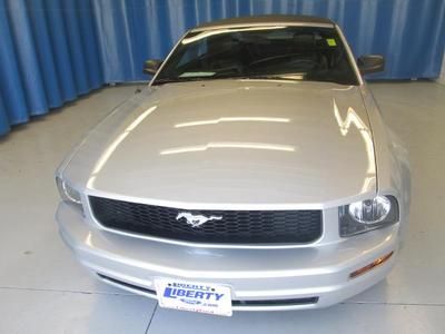 Premium V6 Convertible 4.0L Leather CD AM/FM radio Air Conditioning, image 2