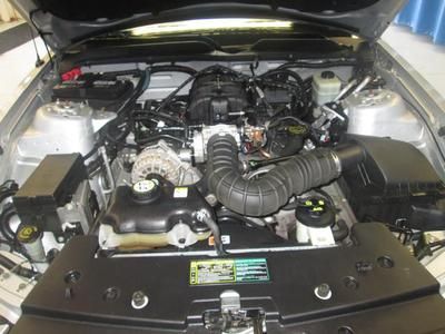 Premium V6 Convertible 4.0L Leather CD AM/FM radio Air Conditioning, image 3