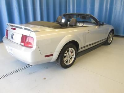 Premium V6 Convertible 4.0L Leather CD AM/FM radio Air Conditioning, image 4