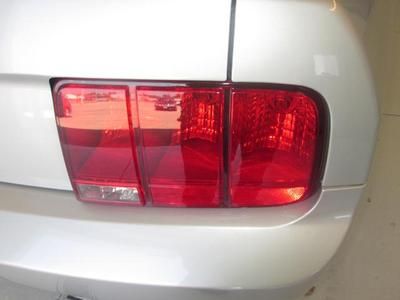 Premium V6 Convertible 4.0L Leather CD AM/FM radio Air Conditioning, image 9