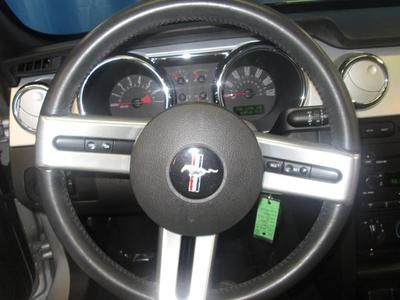 Premium V6 Convertible 4.0L Leather CD AM/FM radio Air Conditioning, image 15