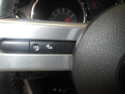 Premium V6 Convertible 4.0L Leather CD AM/FM radio Air Conditioning, image 16