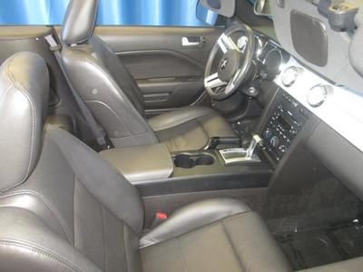 Premium V6 Convertible 4.0L Leather CD AM/FM radio Air Conditioning, image 21