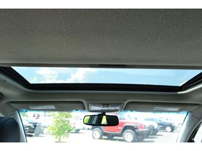 Limited 3.5L CD 12 Speakers AM/FM radio MP3 decoder Radio data system ABS brakes, image 24