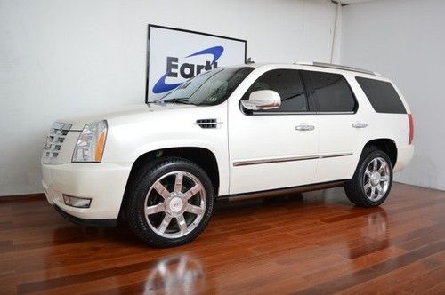 2011 escalade awd, nav, rear dvd, blind spot asst, htd/cool seats, 1 own, carfax