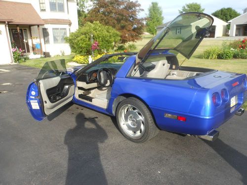 1994 chevrolet corvette base hatchback 2-door 5.7l