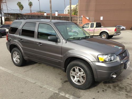 2005 ford escape limited - four wheel drive - great condition