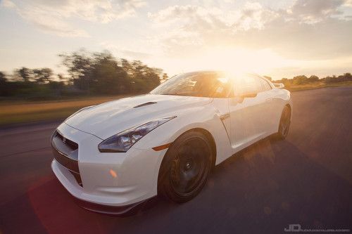 2010 nissan gt-r premium coupe 2-door 600hp low miles, pearl white, immaculate