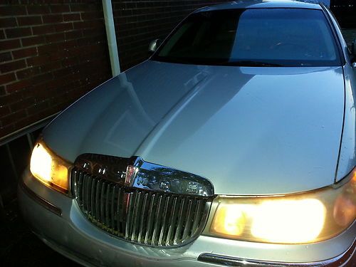 2000 lincoln town car signature sedan 4-door 4.6l