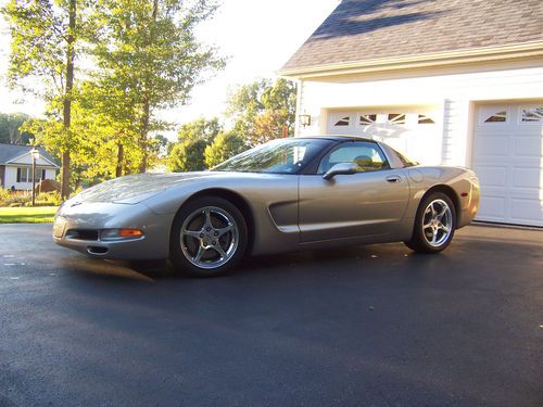 2001 chevrolet corvette hatchback 2-door 5.7l