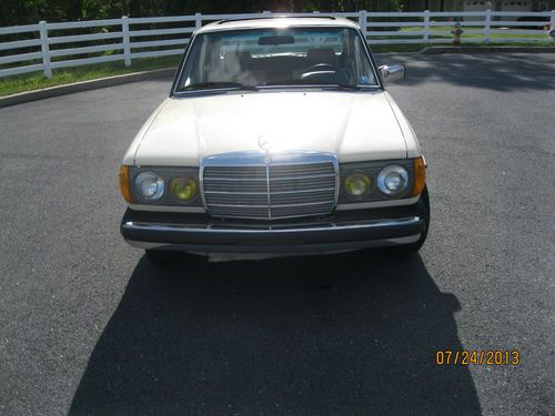 1982 Mercedes Benz Turbo Diesel, image 3