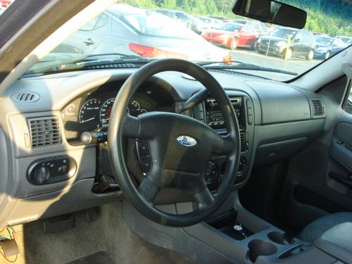 2002 Ford Explorer XLS Sport Utility 4-Door 4.0L, image 9
