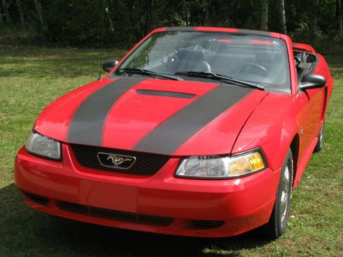 2000 mustang convertible, clean, sharp, 43k miles summer driven by geezers!!!