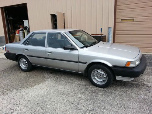 Beautiful clean rust free silver 1990 toyota camry base sedan 4-door 2.0l 195k