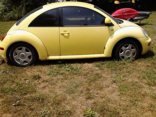 Yellow volkswagen beetle