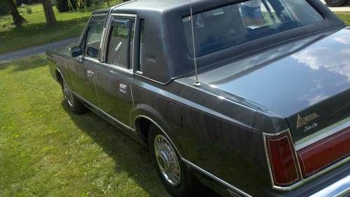 1986 Lincoln Town Car, image 9