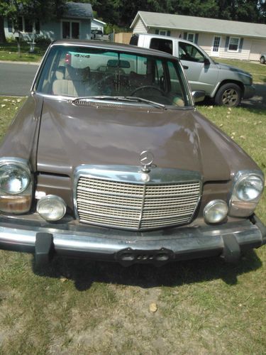 Mercedes benz 240d..1976 vintage..diesel in good running condition