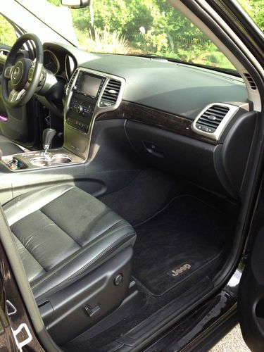 2012 Jeep Grand Cherokee Altitude Edition, Black on Black!, image 13