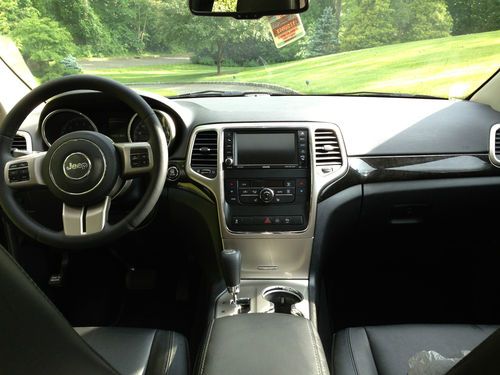 2012 Jeep Grand Cherokee Altitude Edition, Black on Black!, image 20