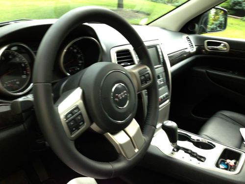 2012 Jeep Grand Cherokee Altitude Edition, Black on Black!, image 22