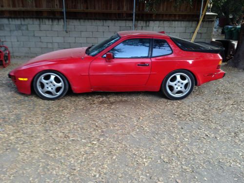 1984 porsche 944 base coupe 2-door 2.5l