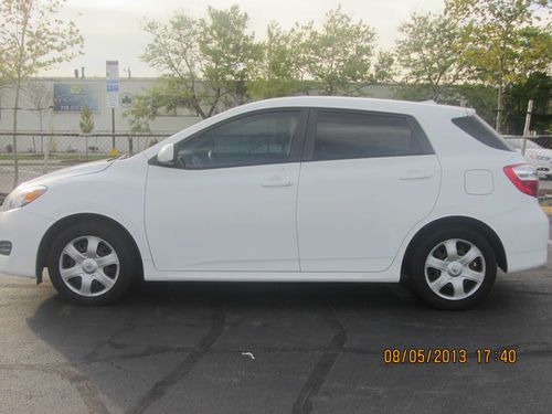 Must see 2009 toyota matrix base wagon 4-door 1.8l