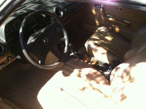Mercedes- Benz 300 CD 1983, image 8