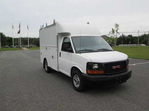2012 gmc savana 3500 base cutaway van 2-door 4.8l brand new only 6,000 miles!!!